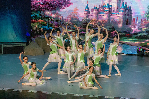11 - Dance of the Friends 08