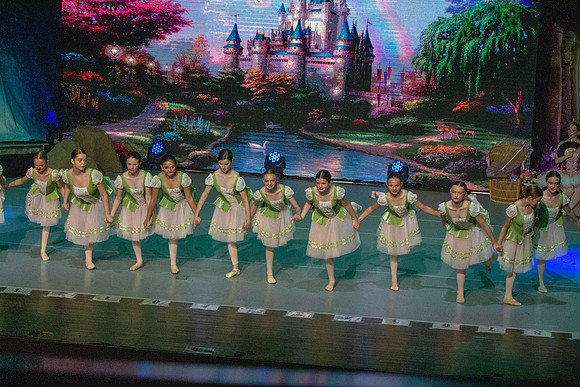 11 - Dance of the Friends 06
