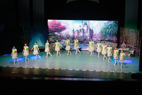 11 - Dance of the Friends 01