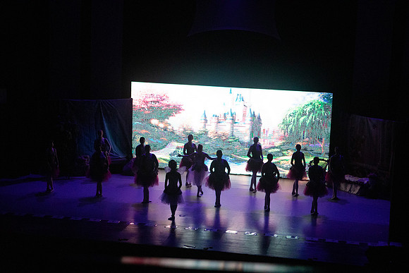 18 - Fairytale Ending 01